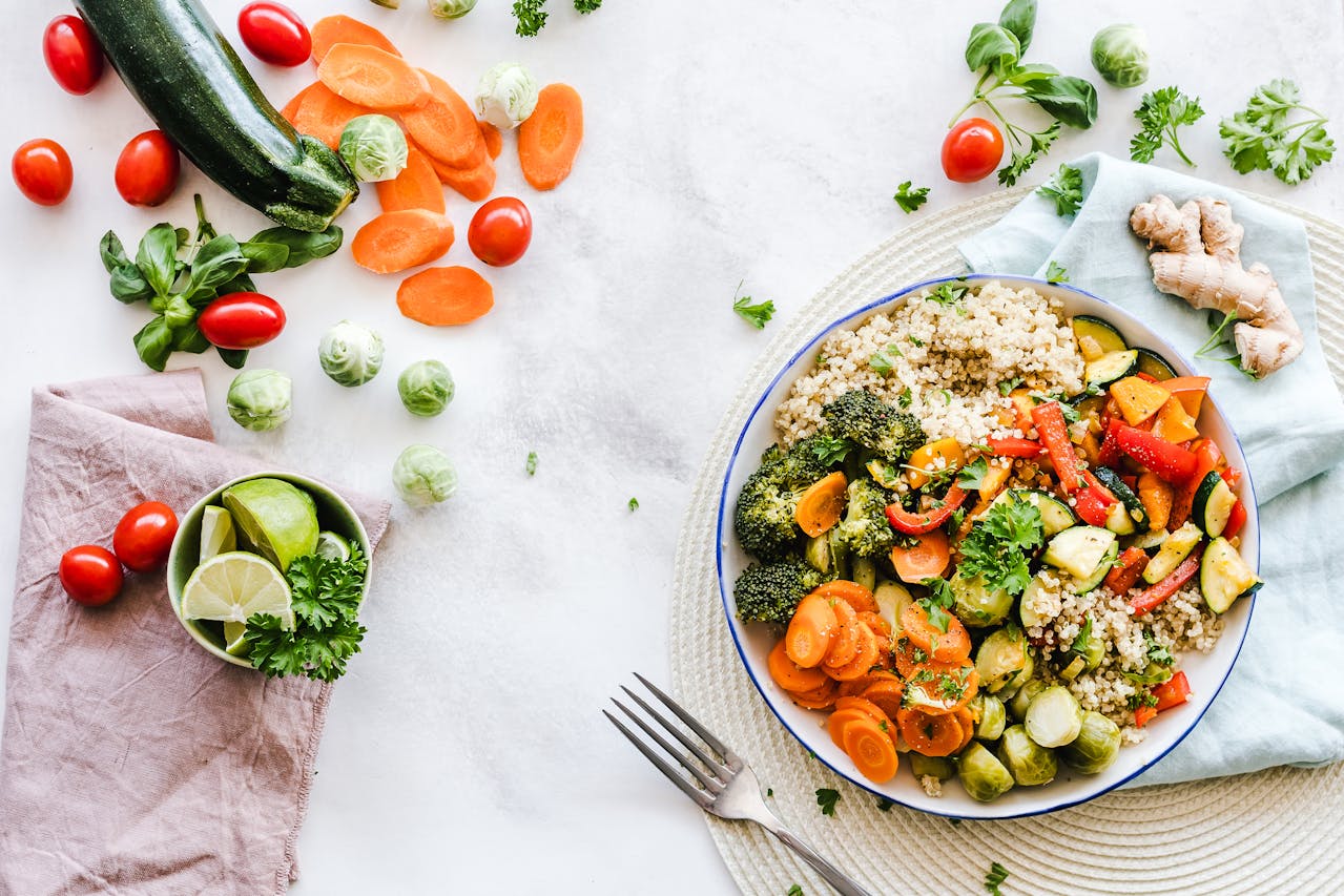 healthy plate with colourful vegetables and quinoa on a table